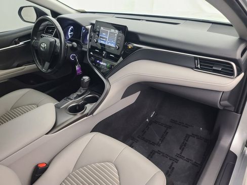 Used 2022 Toyota Camry SE image 13