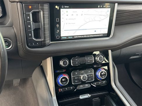 Used 2022 GMC Yukon XL Denali image 30