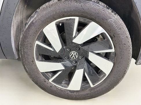 Used 2025 Volkswagen Atlas Cross Sport SE image 34