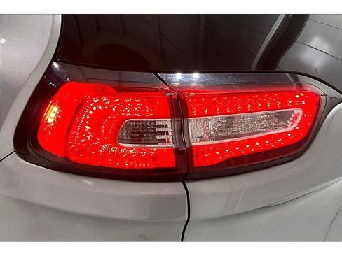 Used 2015 Jeep Cherokee Limited image 29