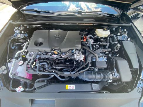 Used 2025 Toyota Camry SE w/ Convenience Package FWD image 27