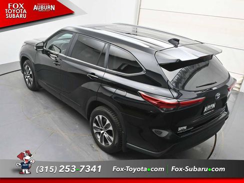 Used 2023 Toyota Highlander XLE AWD/4WD image 25