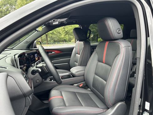 Used 2024 Chevrolet Traverse RS w/ LPO, Floor Liner Package image 37