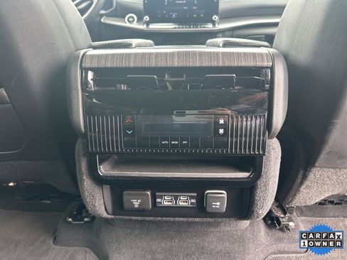 Used 2024 Jeep Wagoneer L Series II w/ Flexible Seating Group image 5