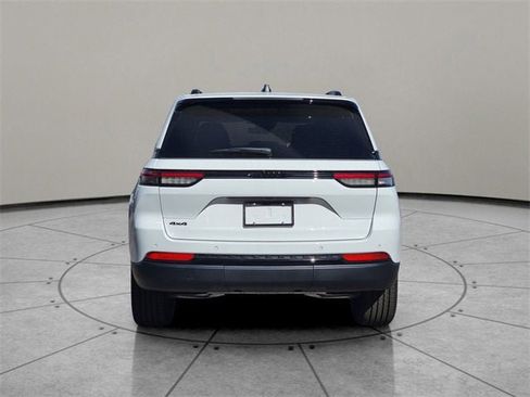 New 2025 Jeep Grand Cherokee Altitude image 11