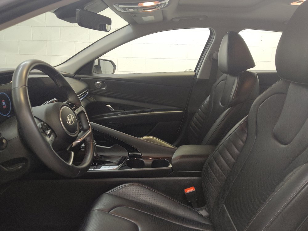 Used 2025 Hyundai Elantra Limited FWD image 17
