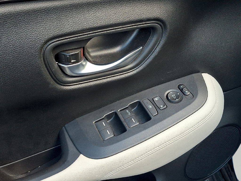 Used 2024 Honda HR-V LX image 14