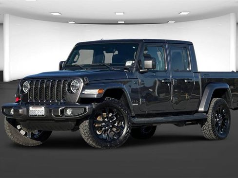 Used 2021 Jeep Gladiator Overland image 2
