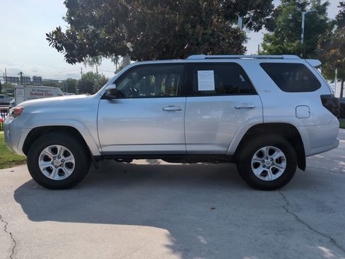 Used 2018 Toyota 4Runner SR5 AWD/4WD image 7