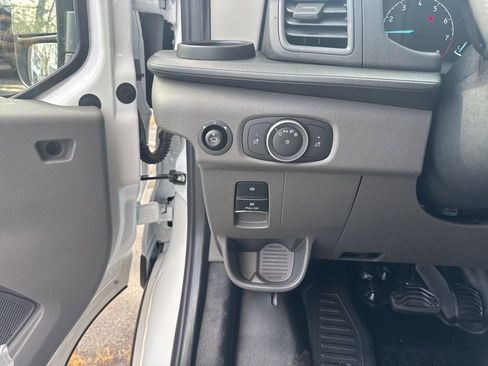 New 2025 Ford Transit 250 148 Medium Roof image 17