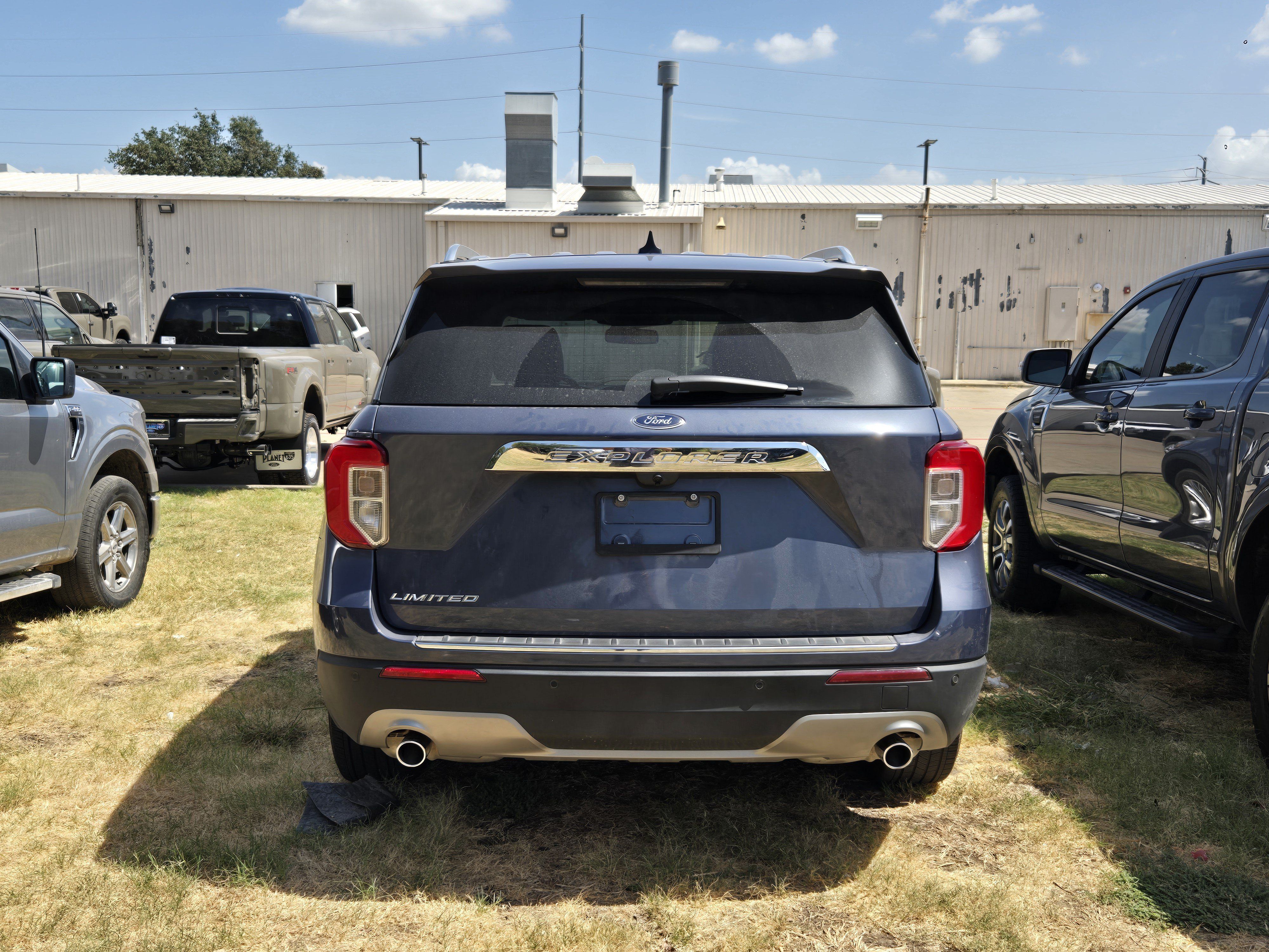 Used 2021 Ford Explorer Limited w/ Equipment Group 301A RWD image 5