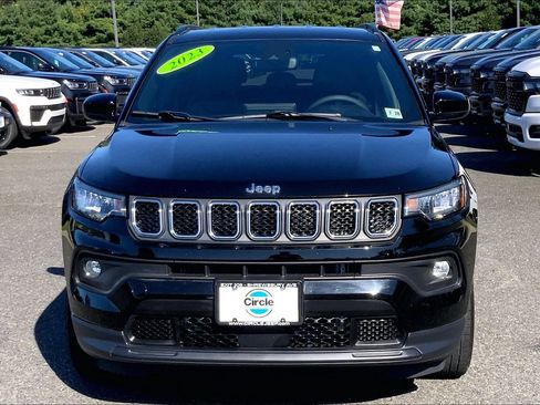 Used 2023 Jeep Compass Latitude AWD/4WD image 2