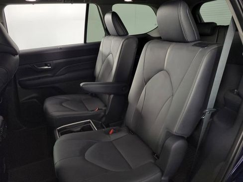 Used 2025 Toyota Grand Highlander AWD image 19