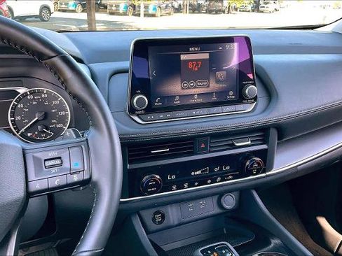 Certified 2025 Nissan Rogue SV FWD image 7
