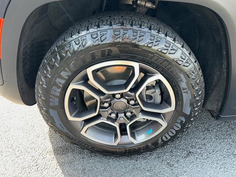 Used 2022 Jeep Grand Cherokee Trailhawk w/ Advanced Protech Group II image 9