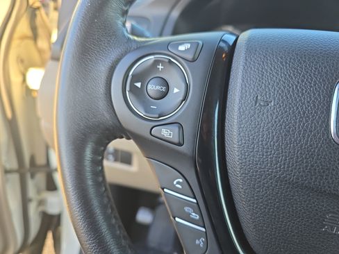 Used 2016 Honda Pilot Touring image 16