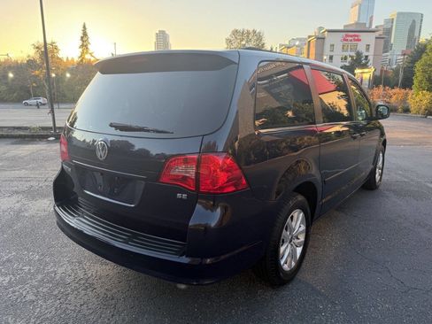 Used 2014 Volkswagen Routan SE image 6