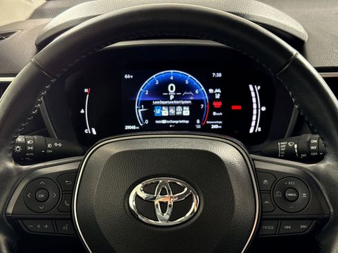 Used 2023 Toyota Corolla Cross XLE w/ Convenience Package AWD/4WD image 17