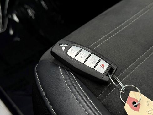 Used 2025 Mitsubishi Outlander SE image 29
