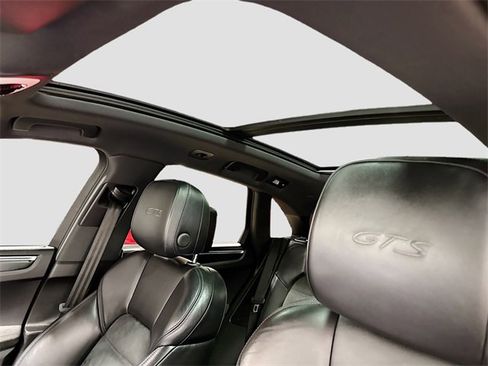 Used 2018 Porsche Macan GTS image 24