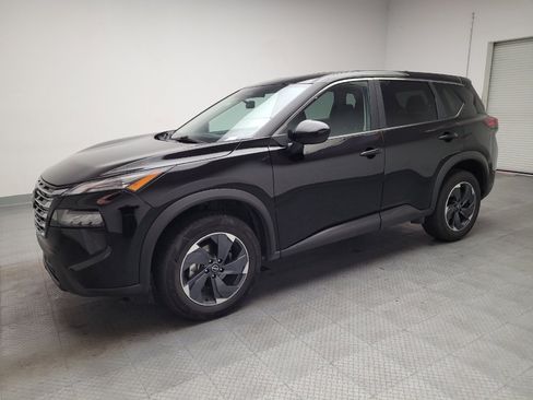 Used 2025 Nissan Rogue SV AWD/4WD image 2