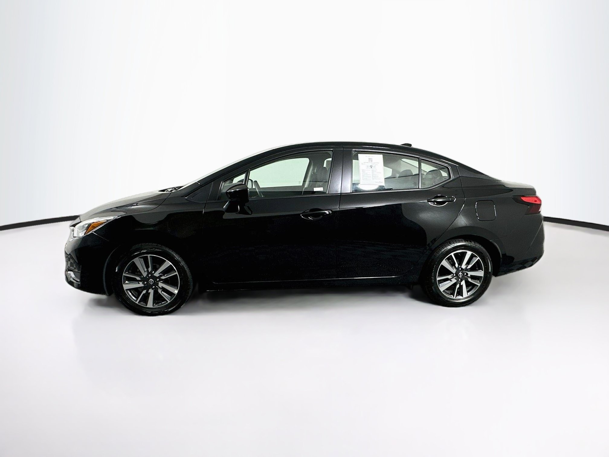 Used 2025 Nissan Versa SV FWD image 4