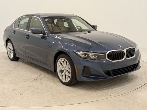 Used 2025 BMW 330i Sedan w/ Premium Package image 7