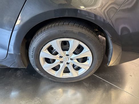 Used 2021 Toyota Corolla LE w/ Carpet Mat Package (TMS) FWD image 10
