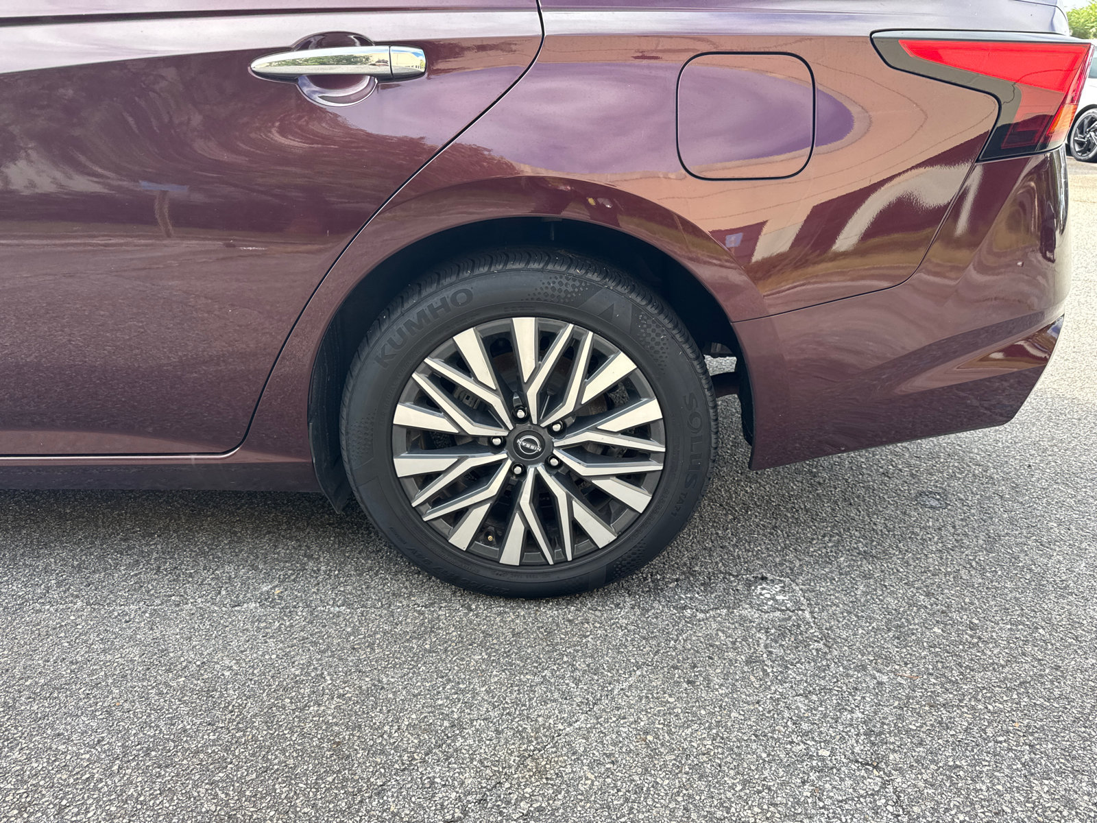 Used 2024 Nissan Altima 2.5 SV FWD image 19