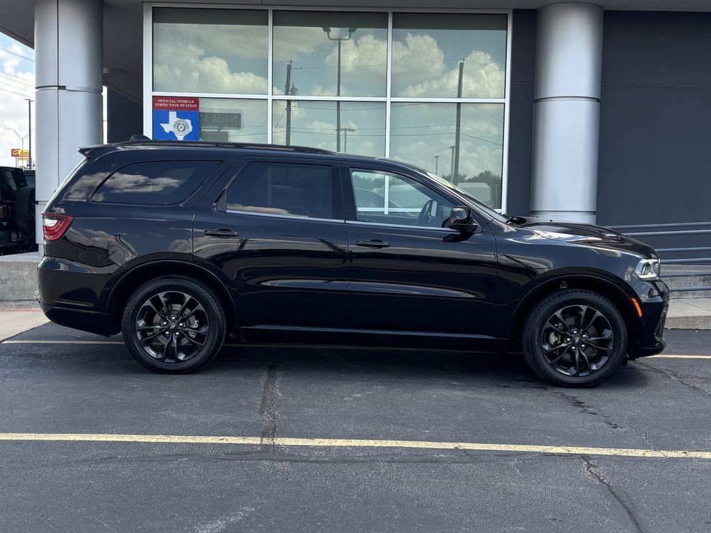 Used 2023 Dodge Durango R/T w/ Blacktop Package AWD/4WD image 2