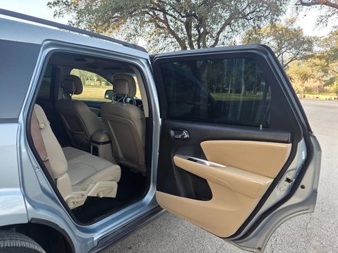 Used 2013 Dodge Journey SXT w/ Flexible Seating Group image 19