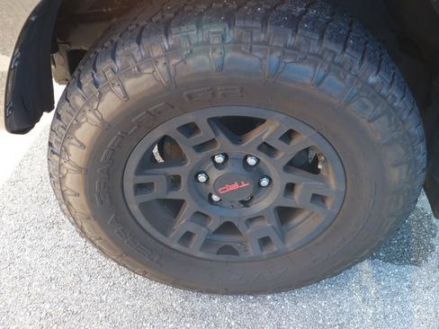 Used 2021 Toyota 4Runner TRD Off-Road Premium w/ Moonroof Package AWD/4WD image 4
