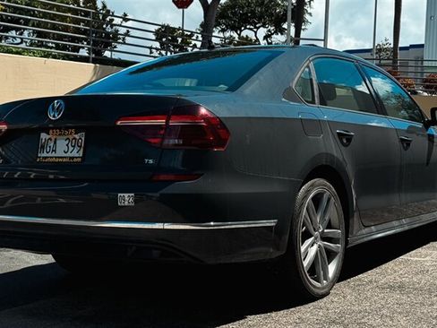 Used 2018 Volkswagen Passat 2.0T R-Line w/ R-Line Lighting Package FWD image 5