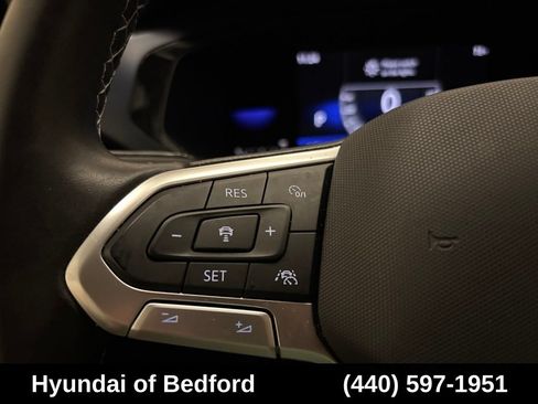 Used 2022 Volkswagen Taos SE w/ Panoramic Sunroof Package FWD image 16