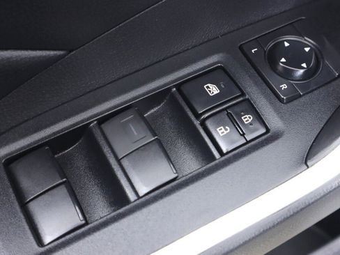Used 2021 Toyota RAV4 LE AWD/4WD image 27