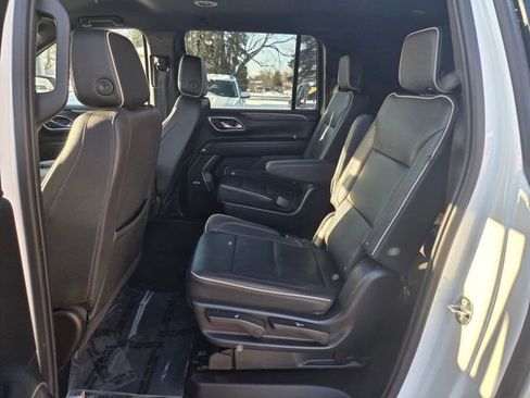 Used 2023 Chevrolet Suburban Premier AWD/4WD image 17