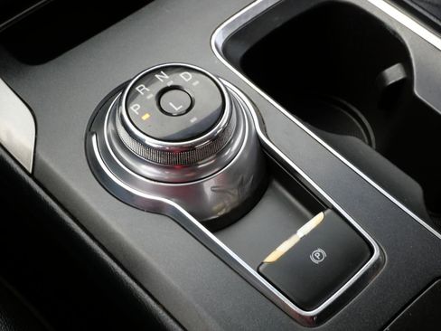 Used 2017 Ford Fusion SE w/ Equipment Group 201A image 24