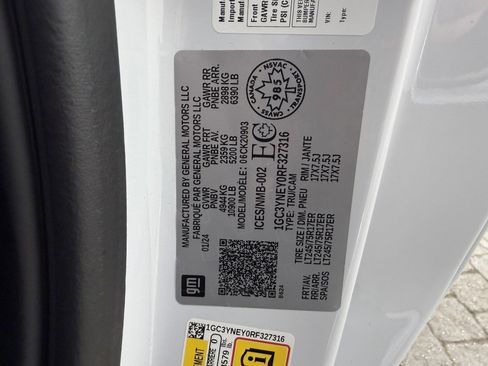 Used 2024 Chevrolet Silverado 2500 LT w/ Convenience Package image 22