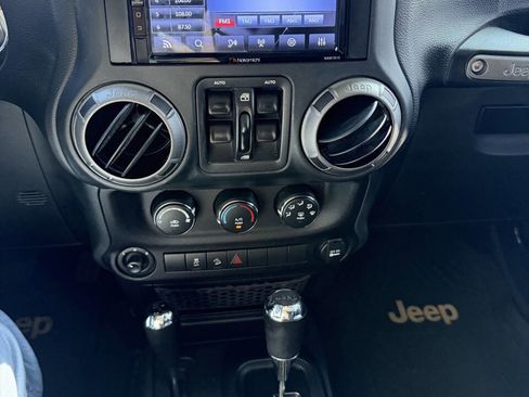 Used 2018 Jeep Wrangler Unlimited Sport S AWD/4WD image 20