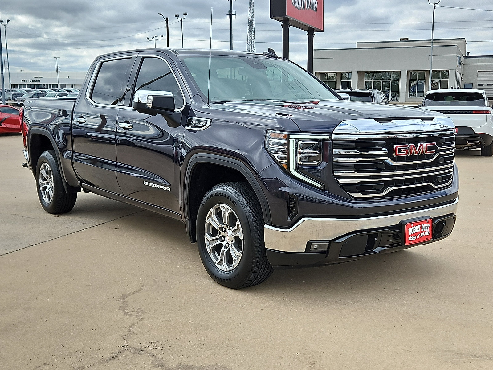 Used 2025 GMC Sierra 1500 SLT AWD/4WD image 4