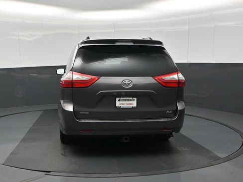 Used 2015 Toyota Sienna XLE image 8