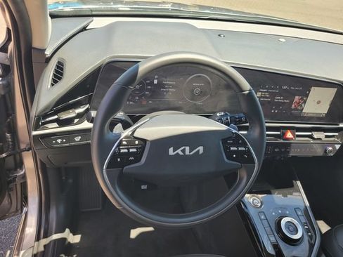 Used 2025 Kia Niro Wind FWD image 30