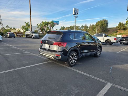 Certified 2023 Volkswagen Taos SE image 5