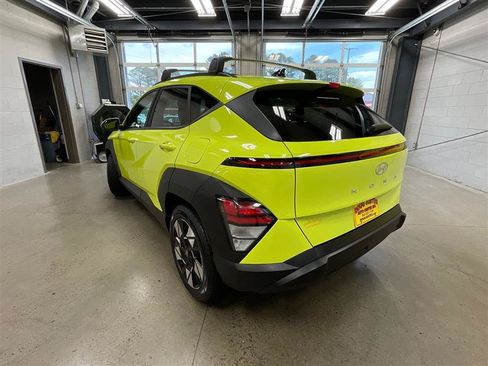 Used 2024 Hyundai Kona SEL w/ Convenience Package FWD image 3
