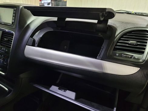 Used 2018 Dodge Grand Caravan GT image 56