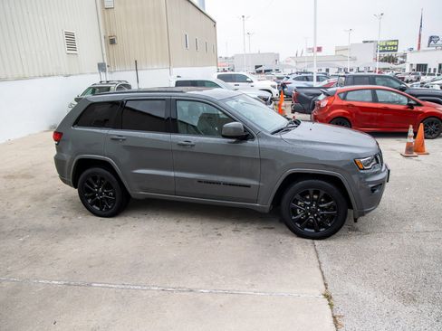 Used 2022 Jeep Grand Cherokee Laredo X image 6
