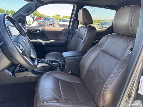 Used 2018 Toyota Tacoma Limited image 27