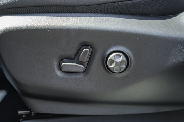 New 2027 Chrysler Pacifica Select w/ Family Tech Group FWD image 14