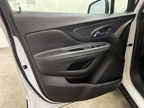 Used 2022 Buick Encore Preferred image 36