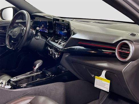 Used 2025 Chevrolet Trax RS w/ Driver Confidence Package image 25